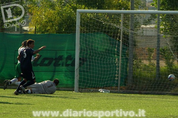 Il gol di Carmine Errico, Ambus può solo guardare